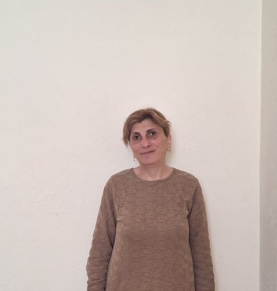 ოჯახში დამხმარე